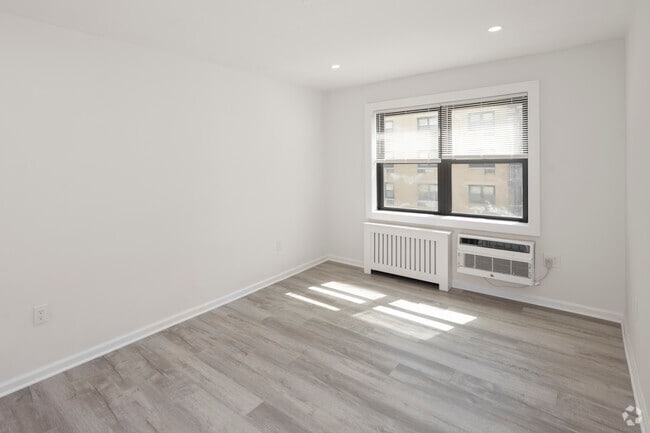 2BR, 2BA - 1,367SF - Bedroom