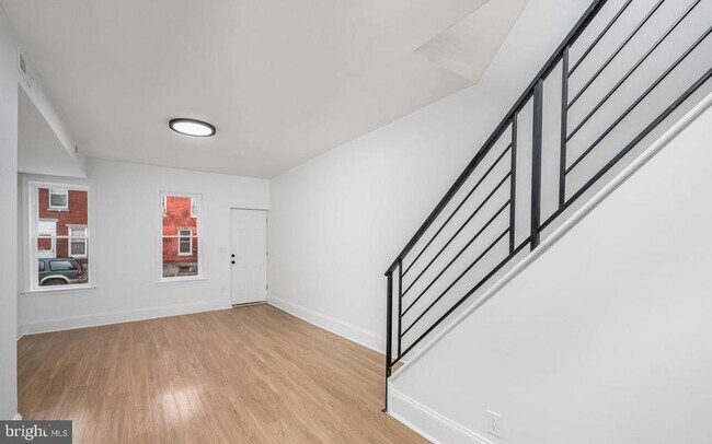 Photo - 2042 E Somerset St