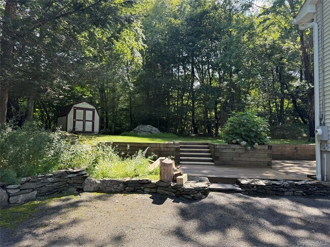 15 Kentwood Dr