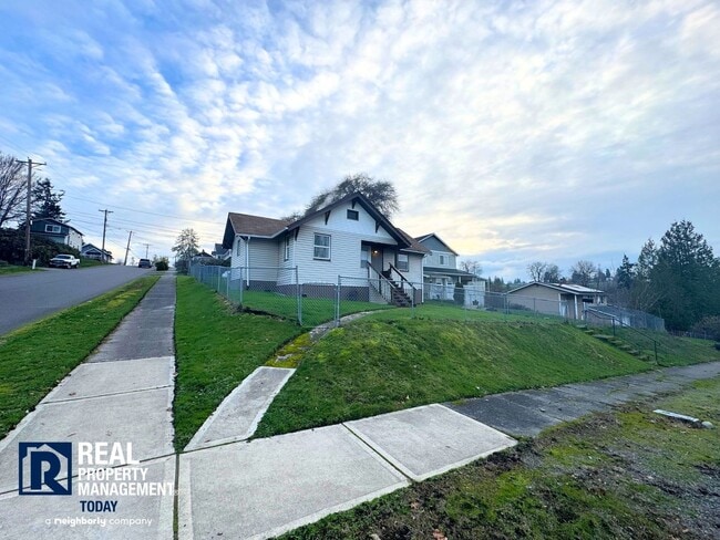 Photo - Charming 2 Bedroom with Bonus Loft!