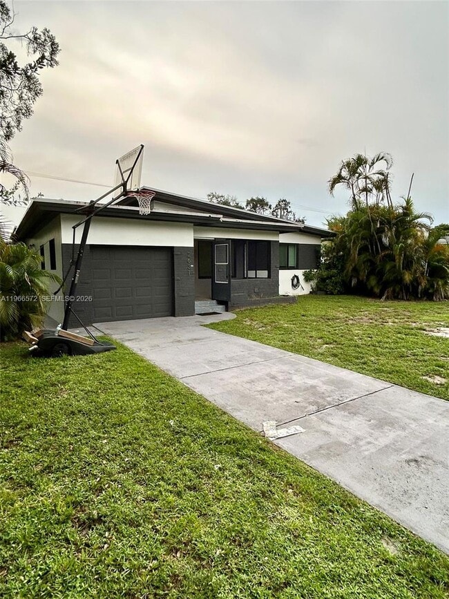 Photo - 2631 Roosevelt St