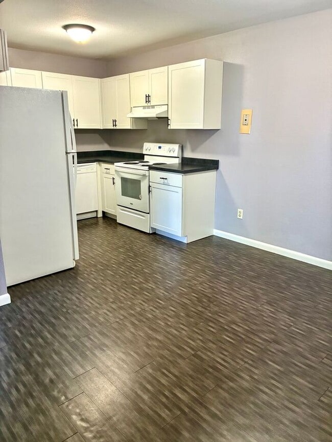 Photo - Great Two Bedroom, One Bath Apartments for Rent in East Loveland! 2 Weeks Free, Flexible lease t...