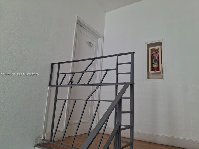 Photo - 320 80th St Unidad 10