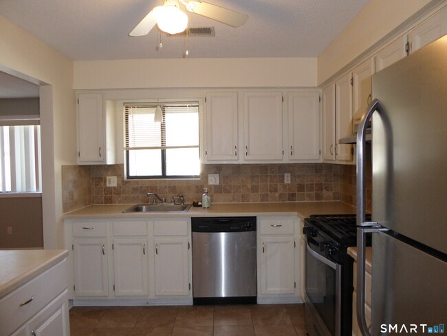 Photo - 140 Thompson St Unit APT 2B