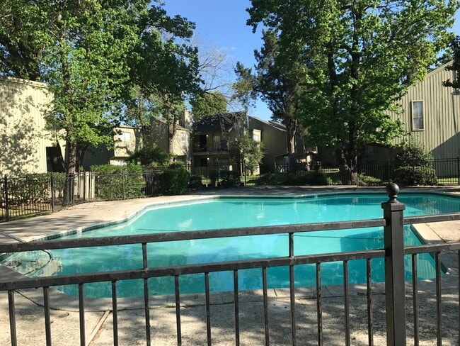 Photo - 2 Bed/2 Bath Condo - Spacious, Bright, Clo...
