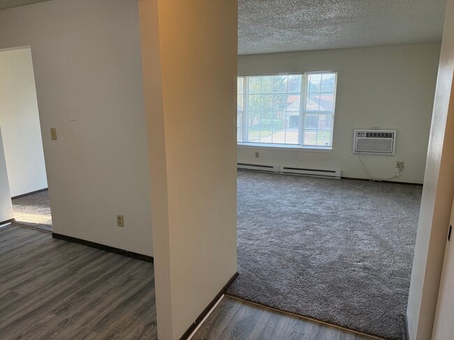 109 E Monroe Ave