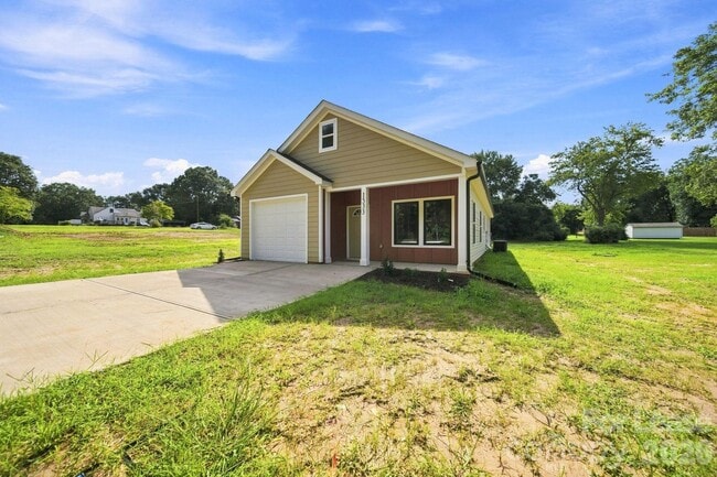 Photo - 1533 S Battleground Ave