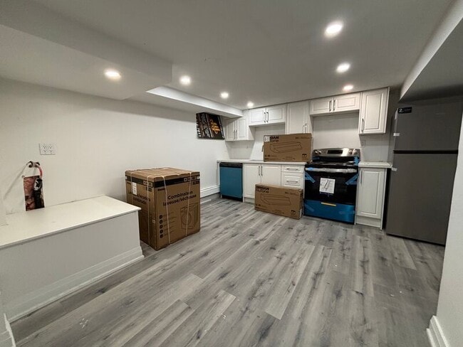 Building Photo - 85 East Avenue S Unit 8