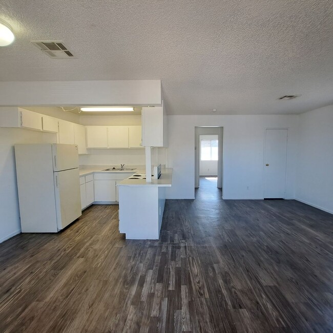 Photo - 147 Westminster Way Unidad D