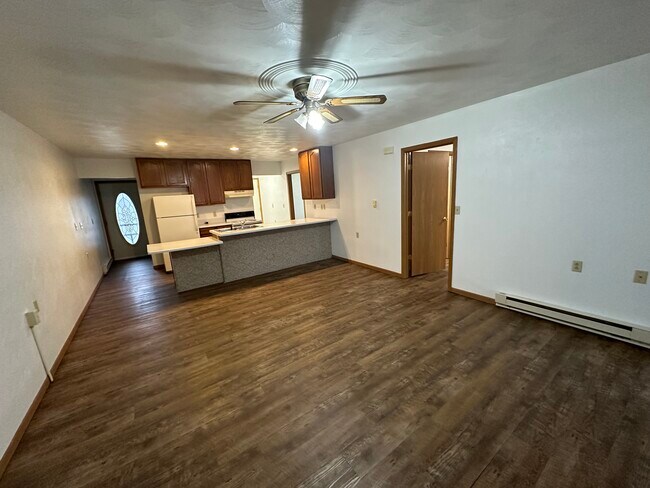 Building Photo - 1072 Lakeshore Dr Unit 1072