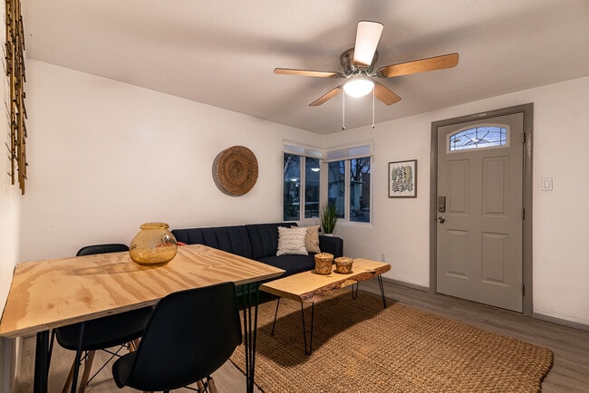 casita - 221 Girard Blvd SE Unidad Casita