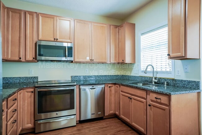 Photo - 208 Pointe Crest Ct