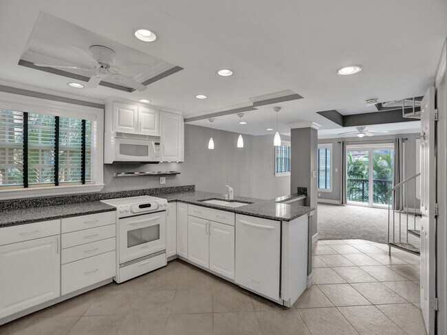 Photo - 620 Tennis Club Dr Unit #304