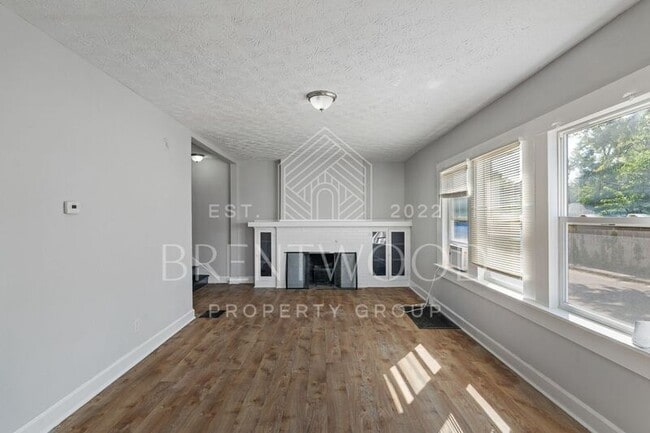 Photo - 601 N Oxford St