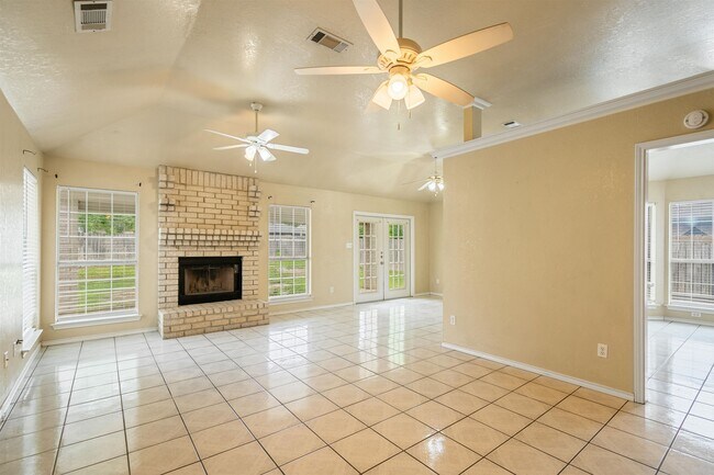 Photo - 119 Encino Dr