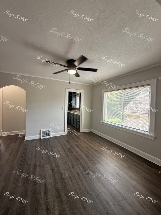 Photo - 3811 Monroe Ave