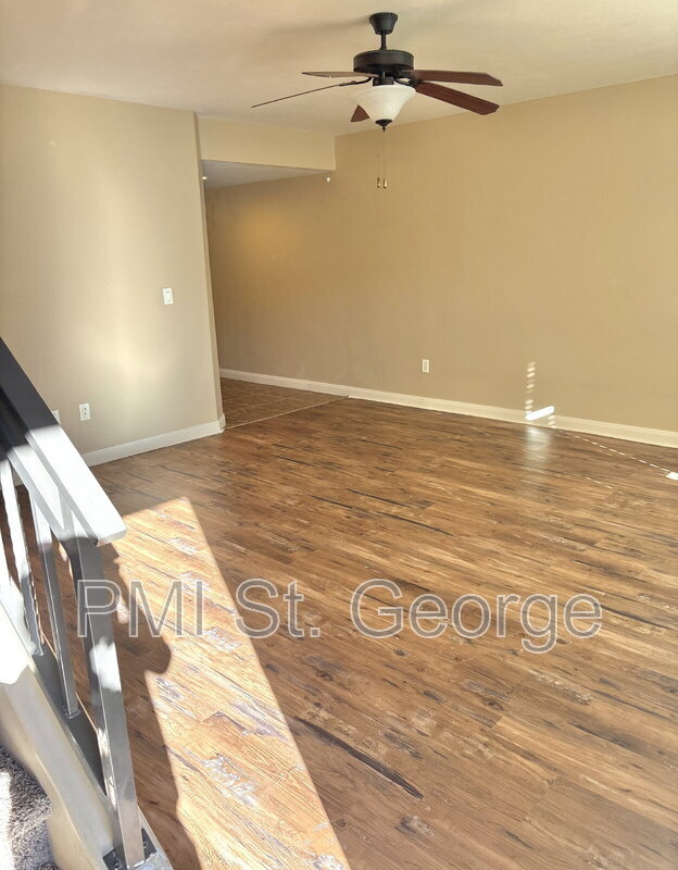 Photo - 340 1425 N St