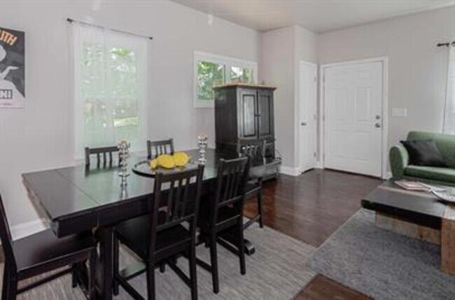Photo - 906 Greenwood Ave NE