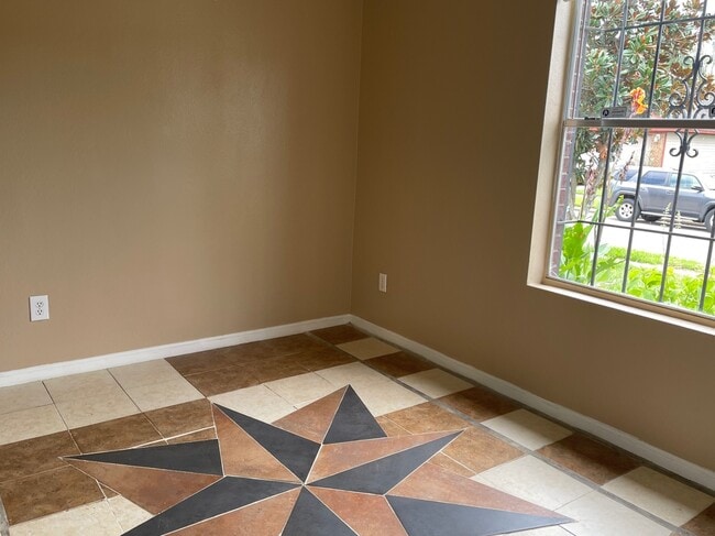 Photo - 1134 Somercotes Ln