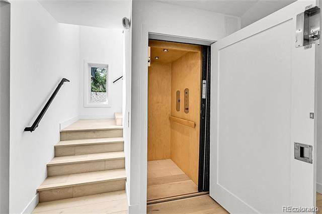 Photo - 300 S Franklin St