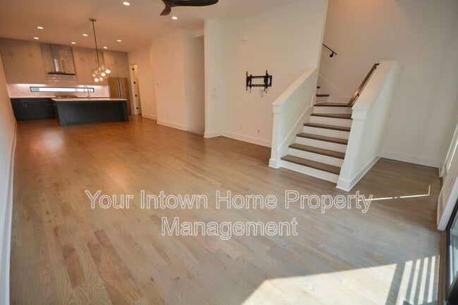 Photo - 550 N Highland Ave NE