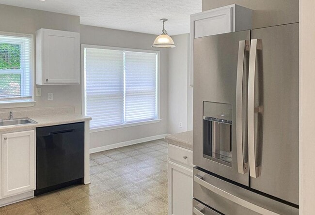 Photo - 2550 Plymouth Way