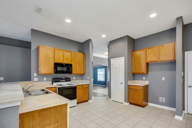 Photo - 10068 Garden Lake Ct