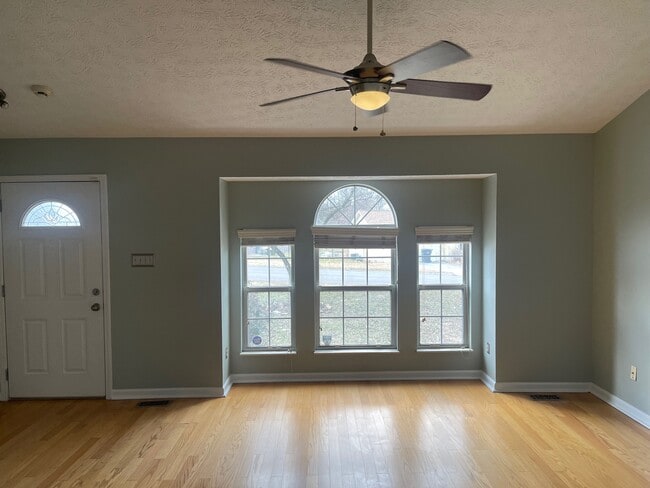 Photo - 2619 Crestpark Rd