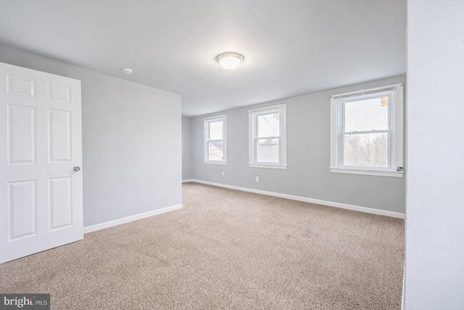 Photo - 211 Front St