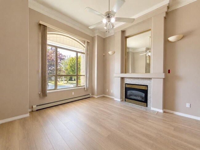 Photo - 15773-1582A 82A Ave