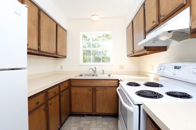 2BR, 1BA - Penthouse