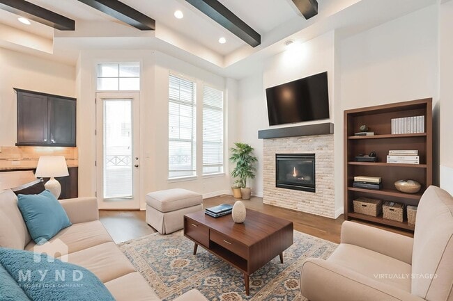 10116 Inverness Main St
