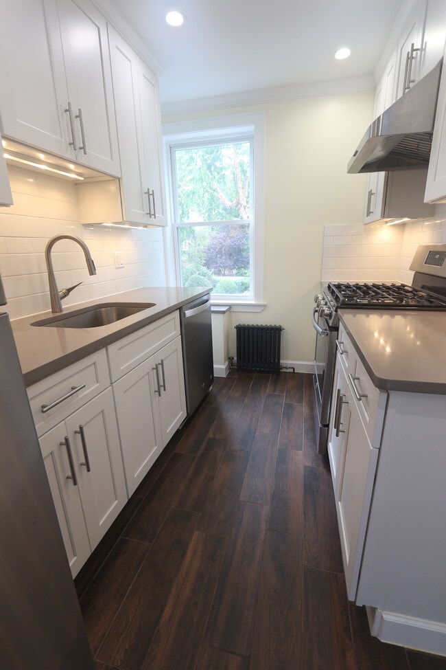 Building Photo - 4412 Barnett Ave Unit 2F