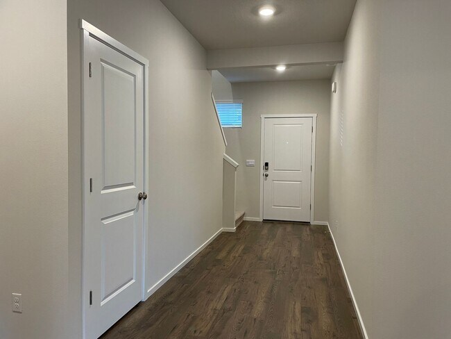 Photo - Don’t Miss This! Spacious Vancouver Home with Large Yard & Double Garage.