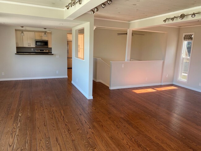 145 Stanford Ave