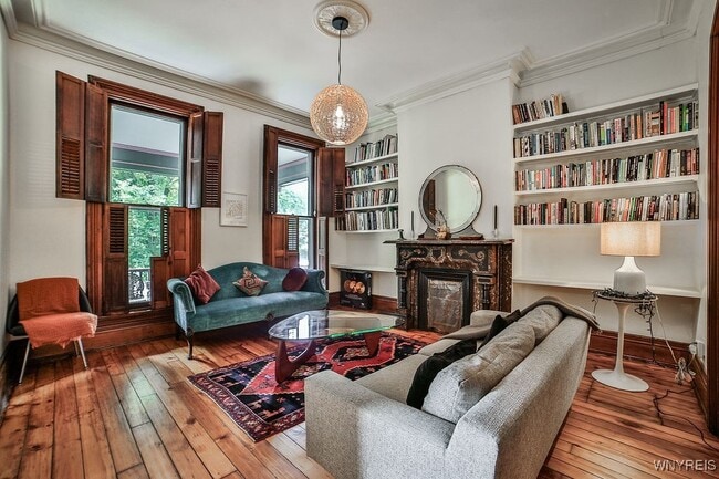 Photo - 298 Jersey St