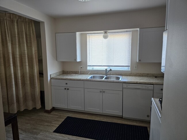 Photo - 23065 Cayuga Ave