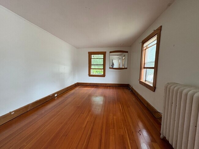 Photo - 28 Woodward St