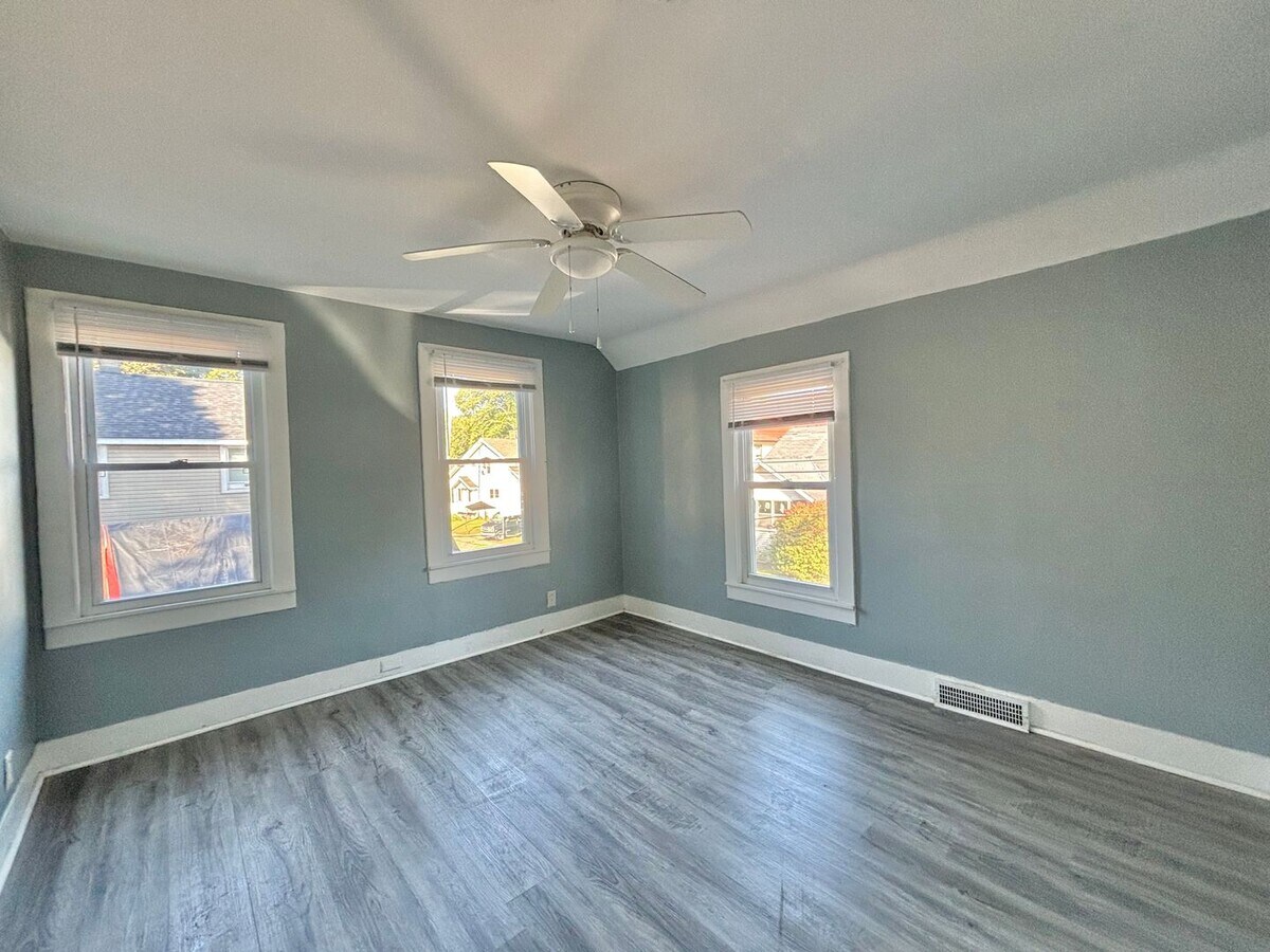 Photo - 120 E Maple St Unit 2