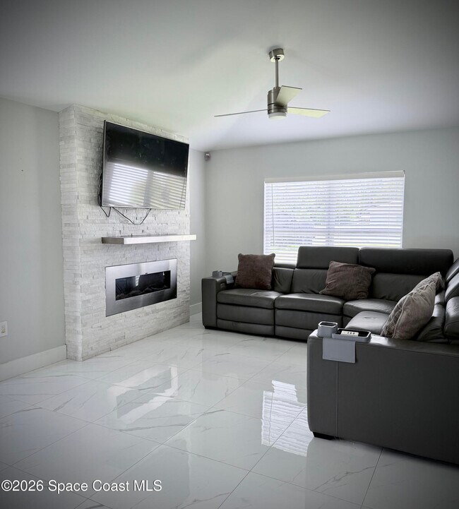 Photo - 1680 Whiting St SE