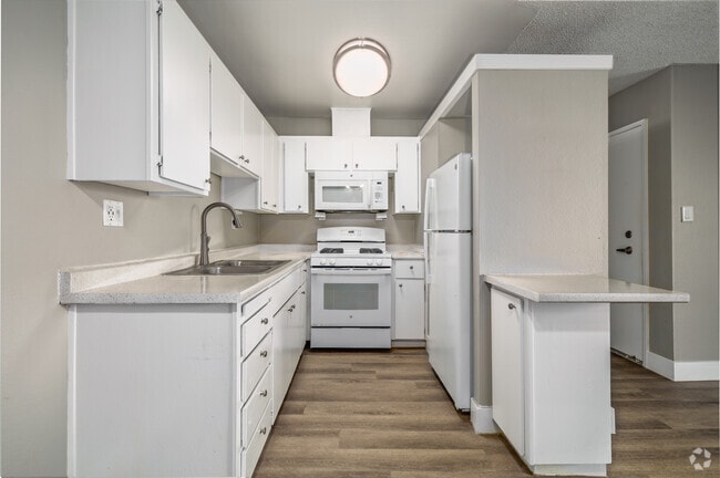 1BR, 1BA - 712SF - Kitchen