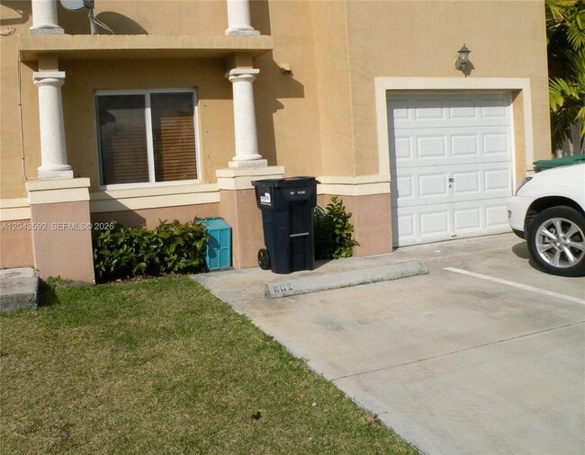 Building Photo - 10981 NW 88th Terrace Unit 801