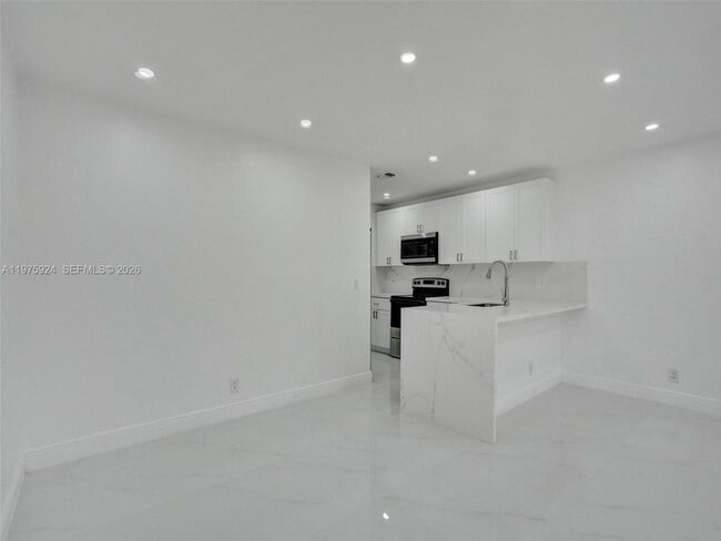 Photo - 10051 Winding Lake Rd Unidad 2