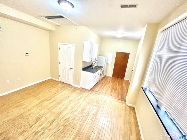 Photo - 135 W Main St Unit 2E