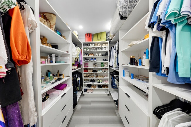 Photo - 490 W 33rd Pl