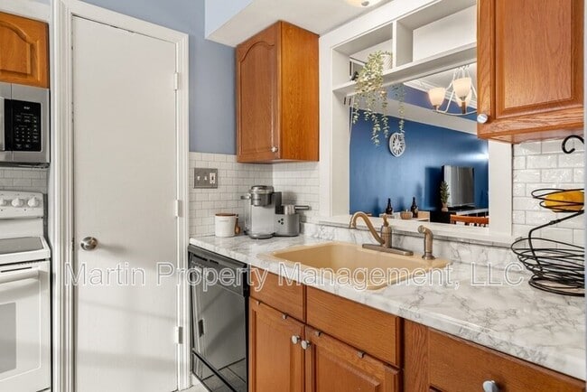 Photo - 1107 Windsor Dr N
