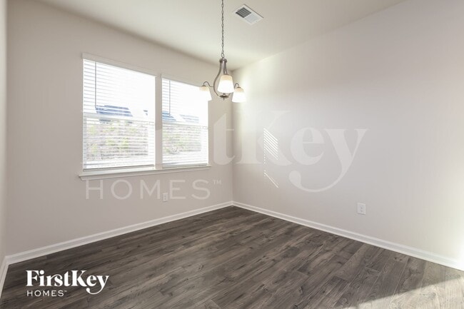 Photo - 705 Ridgemoor Trl