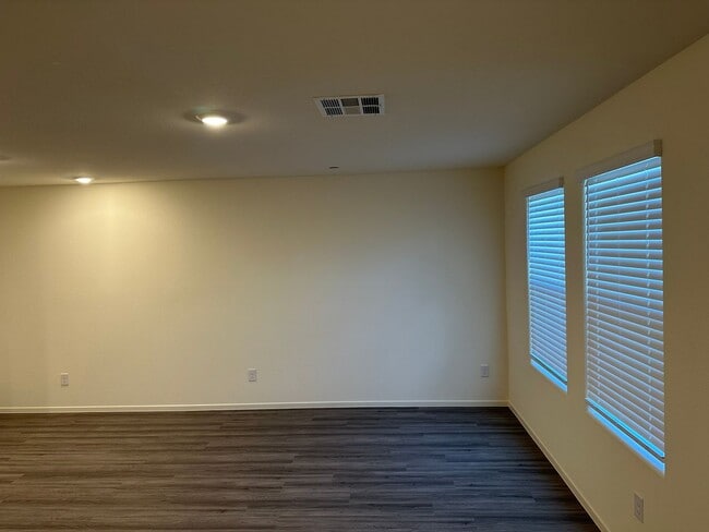 Photo - Townhouse Near the M!!! All Appliances included!!! Tankless Water Heater!!!! Park!!