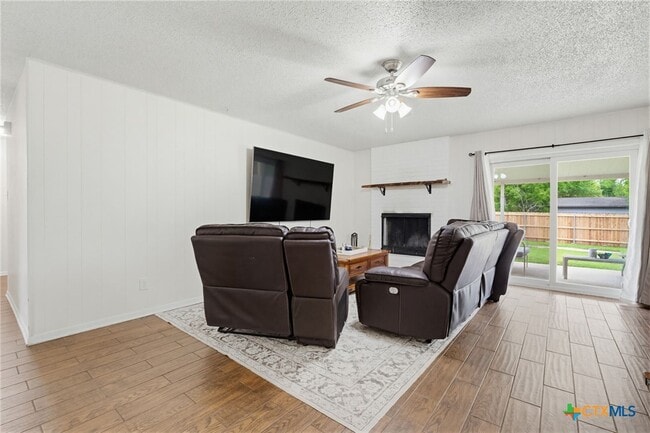 Building Photo - 902 Lynn Ln