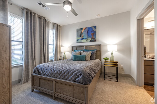 2 habitaciones, 2 baños, 975 pies cuadrados, primer dormitorio